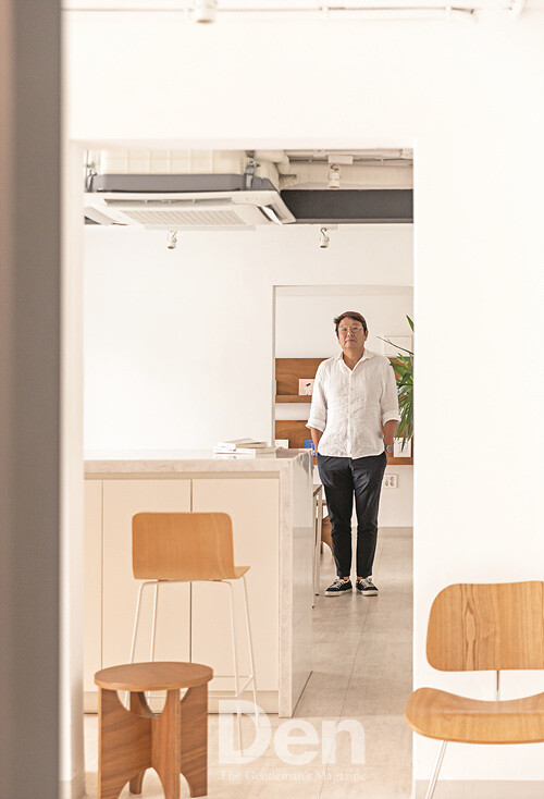 서울대학교 융합과학기술대학원 교수, 혼자잘살기연구소 소장