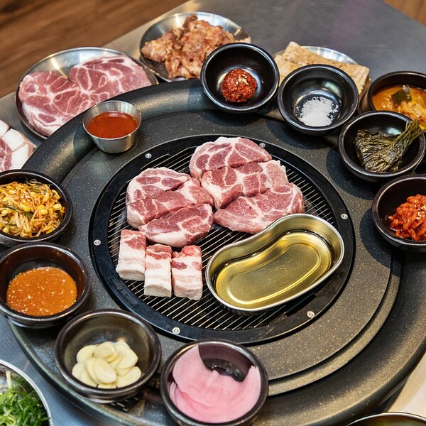 고기는 건강을 해치는 음식이라고 생각하기 쉽다. 그러나 건강한 삶을 위해 고기 섭취는 필수적이다./ 셔터스톡