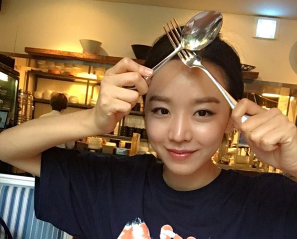 군것질을 좋아하는 신혜선은 키 172cm, 몸무게 49kg으로 늘씬한 몸매를 유지하고 있다. /신혜선 인스타그램