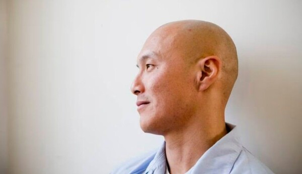 누나의 동거남을 살해한 혐의로 징역 100년형을 선고받고, 현재 사면 결정을 기다리고 있는 앤드루 서씨.  /앤드루 서 후원 페이스북/조선일보 캡처