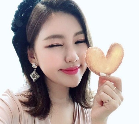 '뚱뚱하다'는 악플을 많이 받았다고 고백한 송가인은 44kg까지 감량하는 모습을 보여주었다. / 송가인 SNS