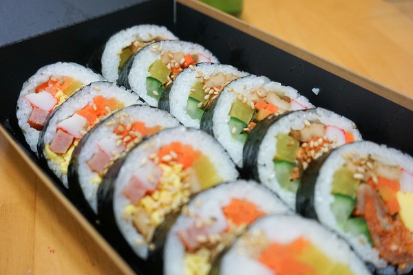 다양한 재료가 들어간 김밥. 영양 균형이 훌륭한 메뉴다 /픽사베이