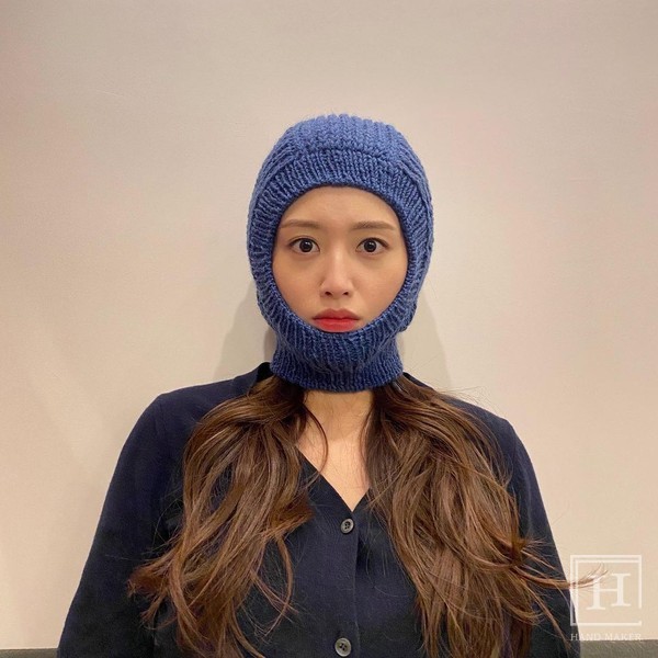 배우 김재경이 뜬 바라클라바 / 김재경 인스타그램 @_kimjaekyung_