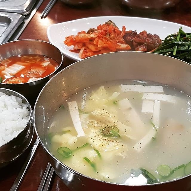 속 풀어주는 진한 국물, 전국 해장국
