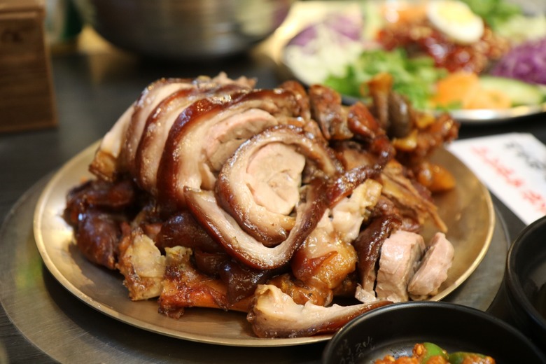 함께 발맞춰 돌담길 산책 덕수궁 맛집