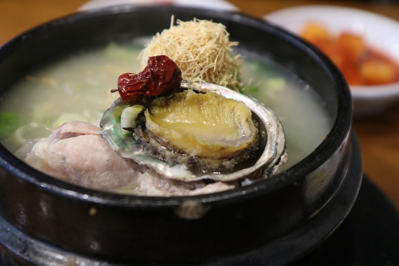 함께 발맞춰 돌담길 산책 덕수궁 맛집