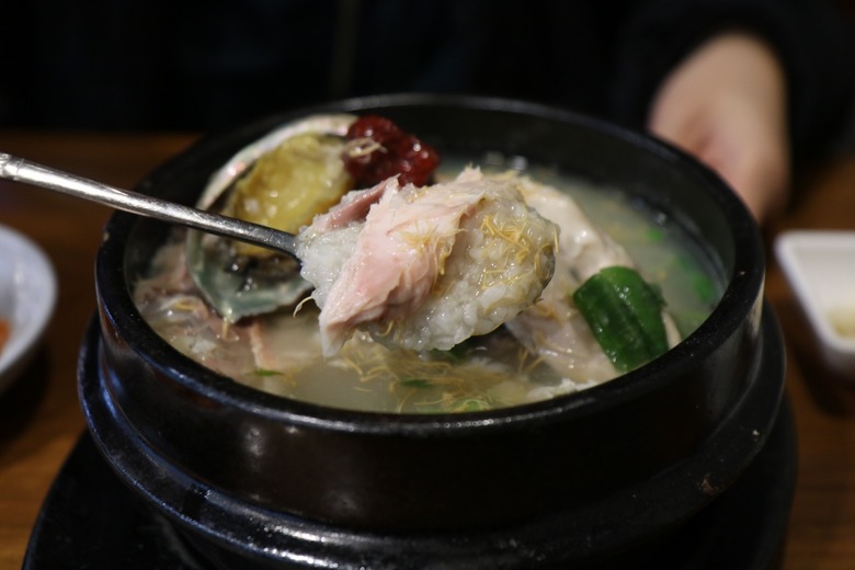 함께 발맞춰 돌담길 산책 덕수궁 맛집