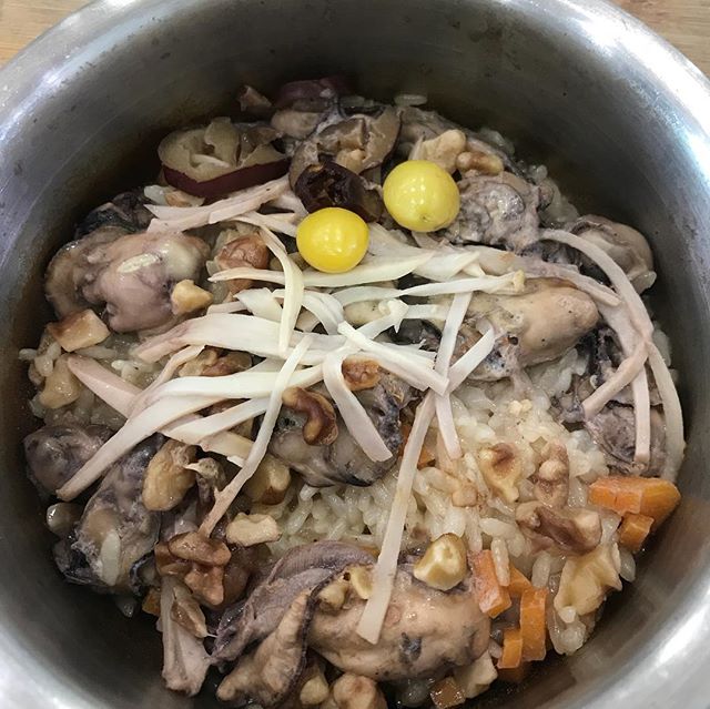 진한 바다 내음 가득! 제철 굴요리 