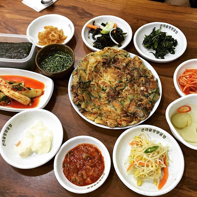 진한 바다 내음 가득! 제철 굴요리 