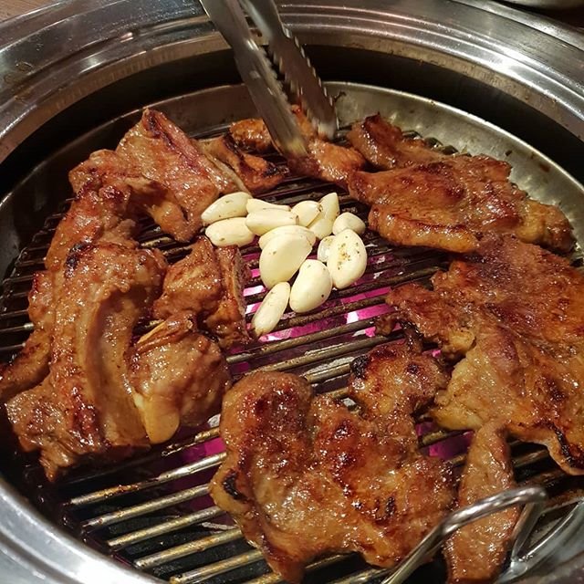 터질듯한 한 쌈의 매력, 돼지갈비 맛