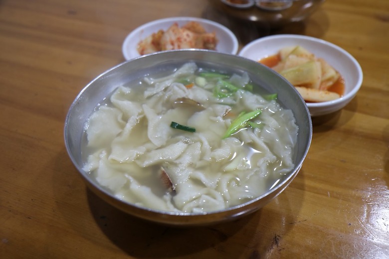 추운 날씨에 후루룩~ 전국 칼국수 맛
