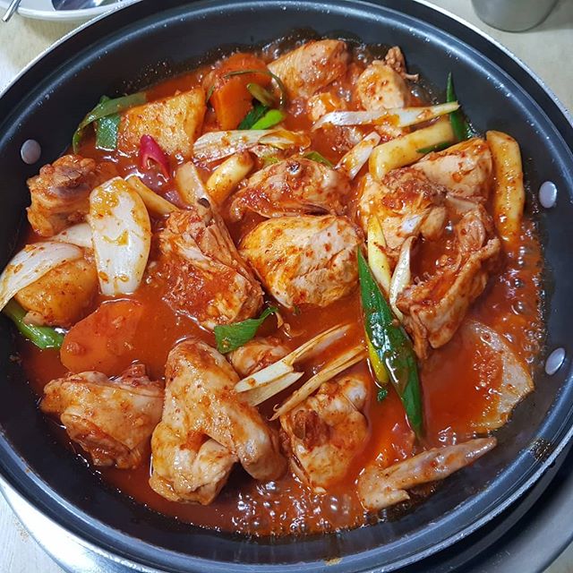 속을 달래주는 뜨끈한 국물 닭한마리 