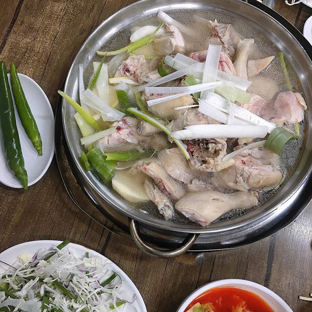 속을 달래주는 뜨끈한 국물 닭한마리 