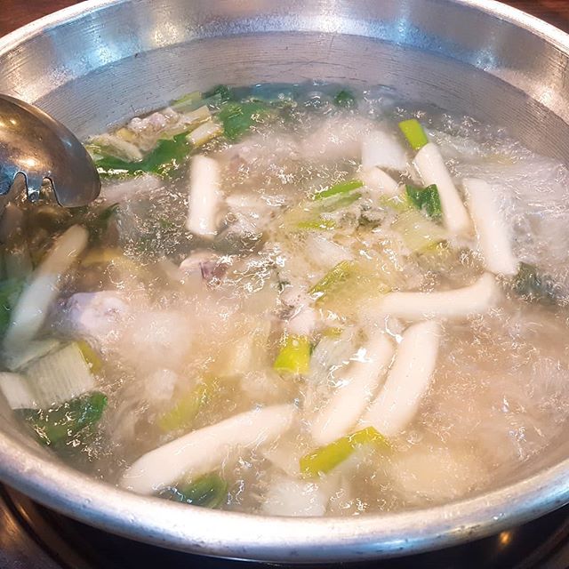 속을 달래주는 뜨끈한 국물 닭한마리 