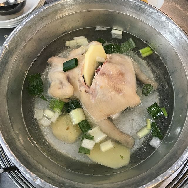 속을 달래주는 뜨끈한 국물 닭한마리 