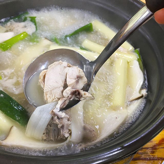 속을 달래주는 뜨끈한 국물 닭한마리 
