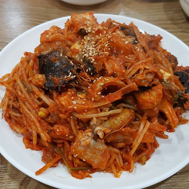 겨울철 소주 친구 매콤하고 탱글한 아