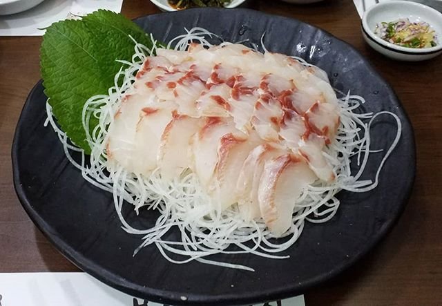 황금보다 귀한 여름철 보양식 민어 맛
