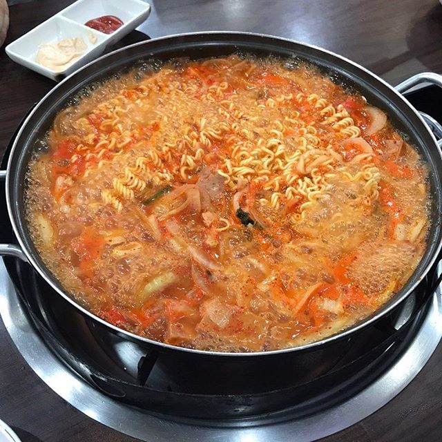 컨버전스의 향연 부대찌개 맛집