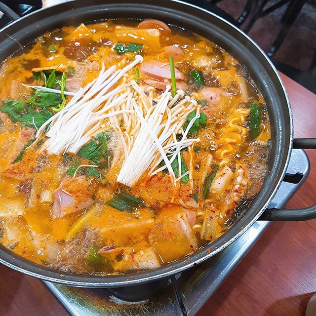 컨버전스의 향연 부대찌개 맛집