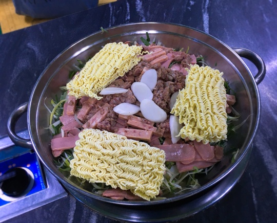 컨버전스의 향연 부대찌개 맛집