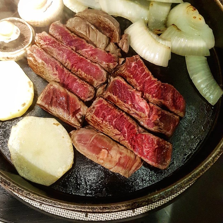 고소한 풍미의 극강 한우 등심구이 맛