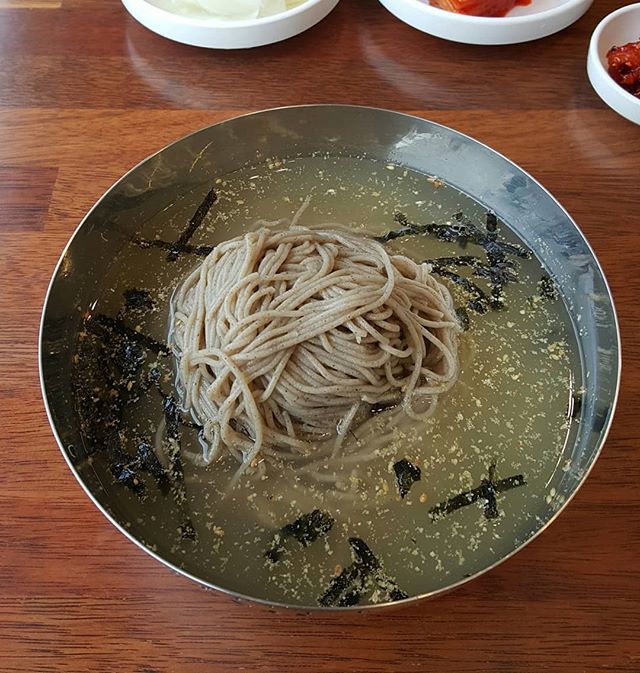메밀향 가득 코끝까지 새콤한 서울 막