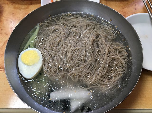 메밀향 가득 코끝까지 새콤한 서울 막