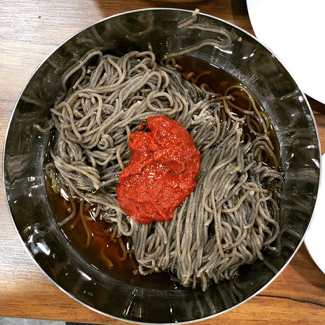 메밀향 가득 코끝까지 새콤한 서울 막