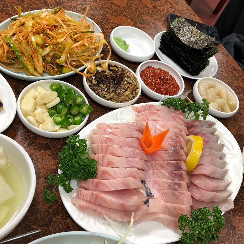 여수 밤바다에서 벚꽃엔딩 여수 봄 맛