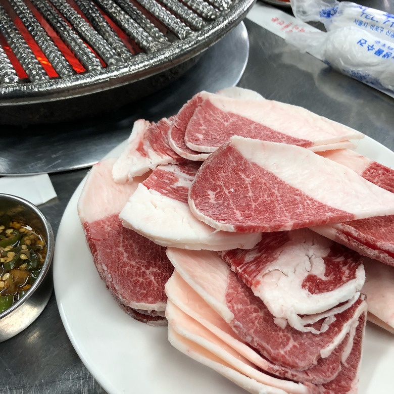 고소하고 쫄깃한 소주 친구 차돌박이 