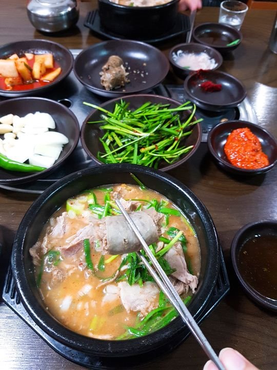 지글지글 기름 위에 안착! 부산 곱창