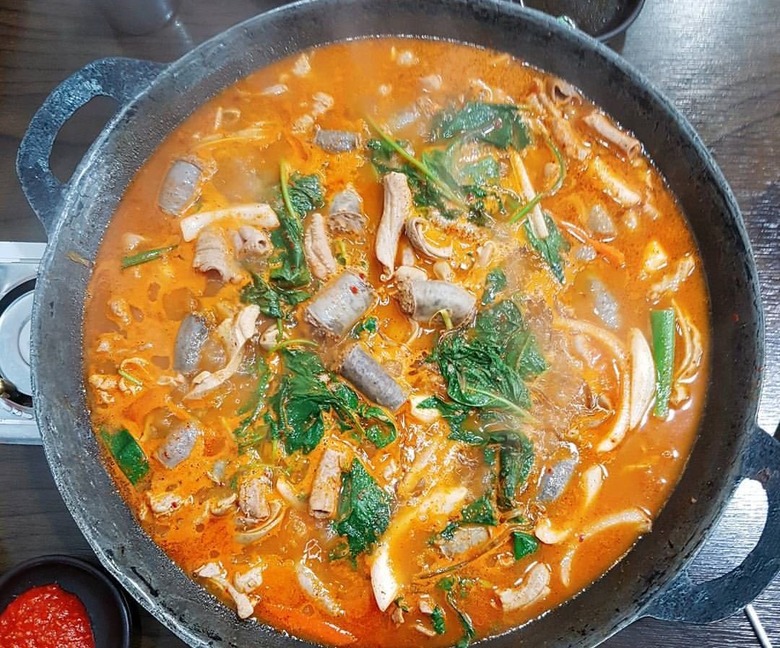 지글지글 기름 위에 안착! 부산 곱창