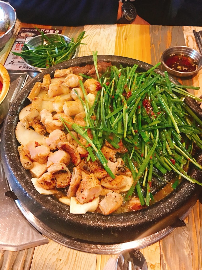 지글지글 기름 위에 안착! 부산 곱창