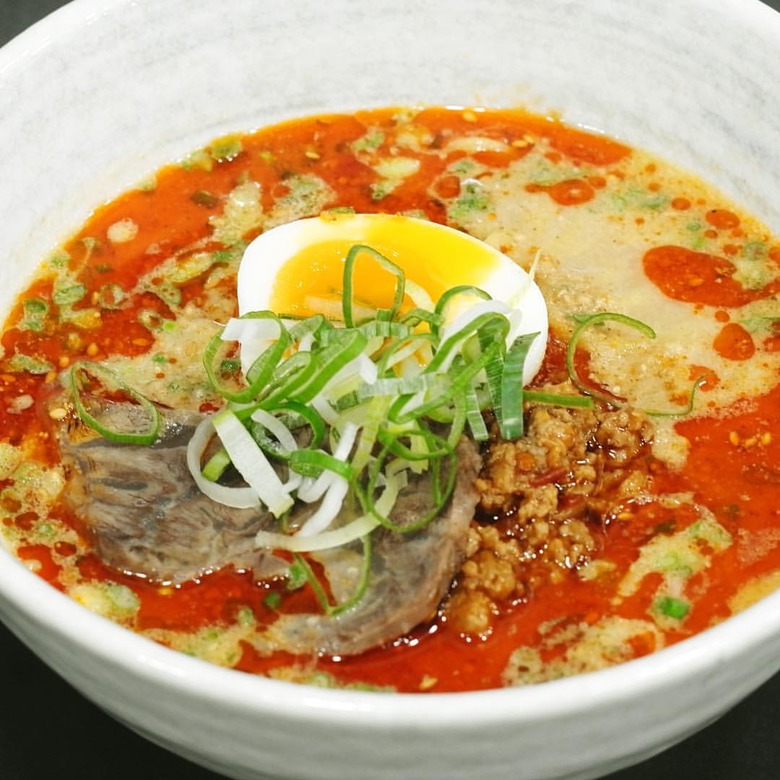 매콤함과 고소함을 한번에 탄탄면 맛집