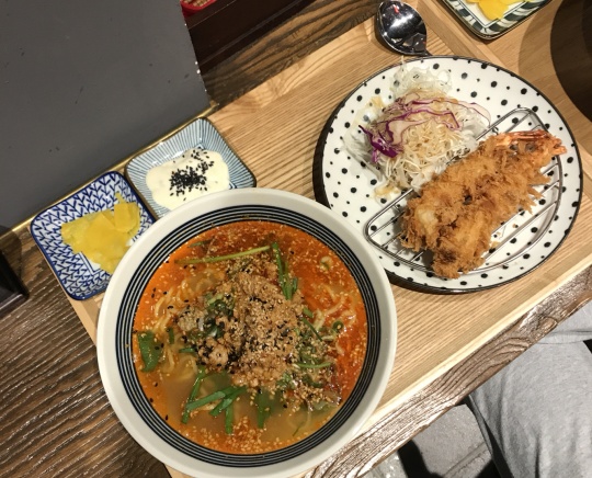 매콤함과 고소함을 한번에 탄탄면 맛집