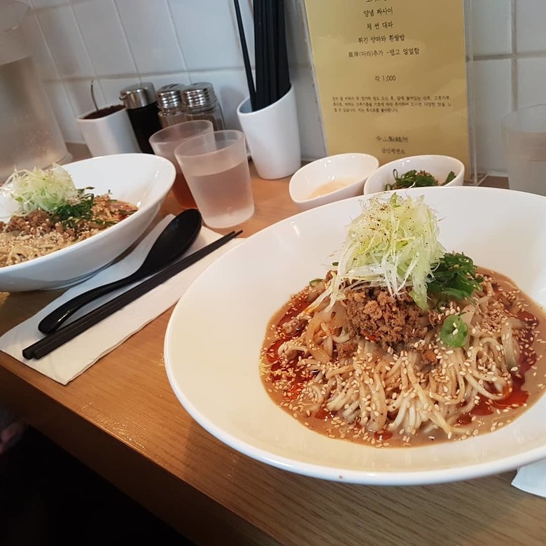 매콤함과 고소함을 한번에 탄탄면 맛집