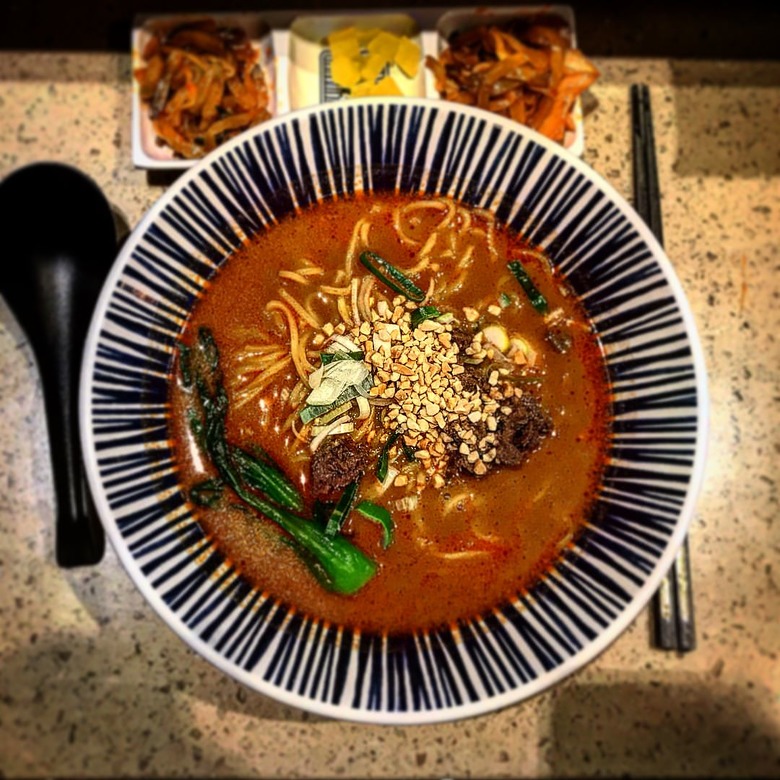 매콤함과 고소함을 한번에 탄탄면 맛집