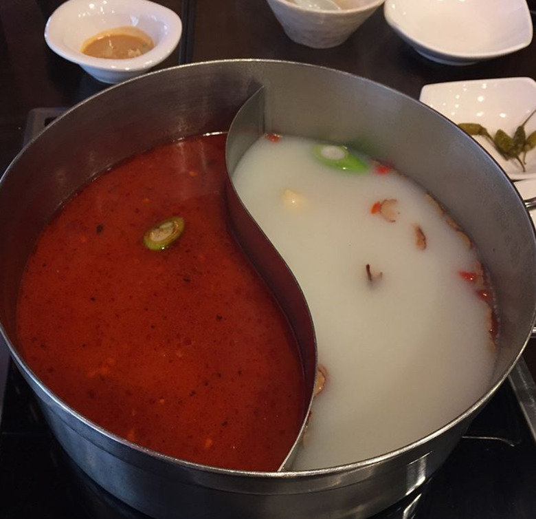 펄펄 끓는 홍탕백탕 이국적인 훠궈 맛