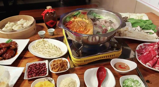 펄펄 끓는 홍탕백탕 이국적인 훠궈 맛