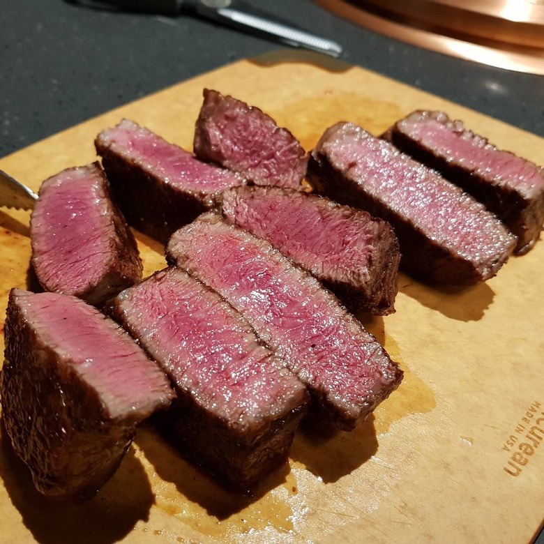 고소한 풍미의 프리미엄 한우 맛집 신
