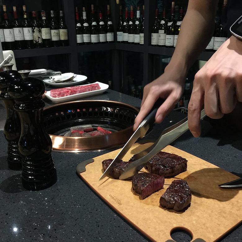 고소한 풍미의 프리미엄 한우 맛집 신