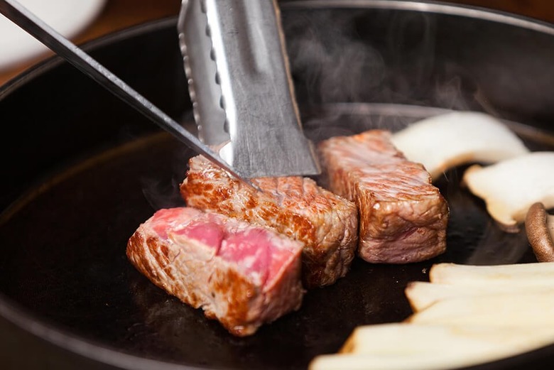 고소한 풍미의 프리미엄 한우 맛집 신