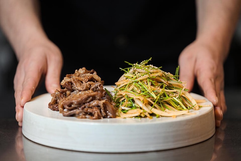 고소한 풍미의 프리미엄 한우 맛집 신