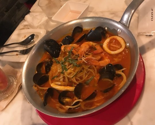 치즈가 줄줄~ 흘러내리는 피자 맛집