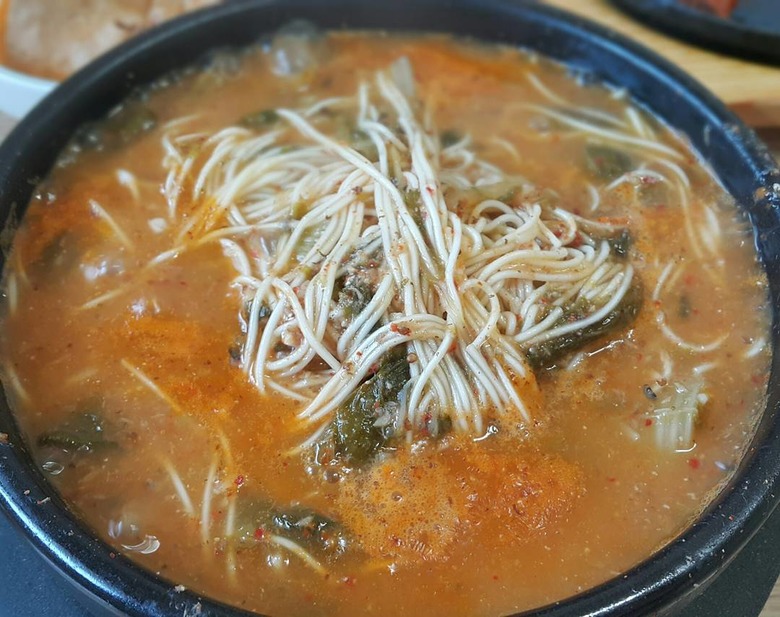 겨울철 속까지 따뜻해지는 얼큰한 국물