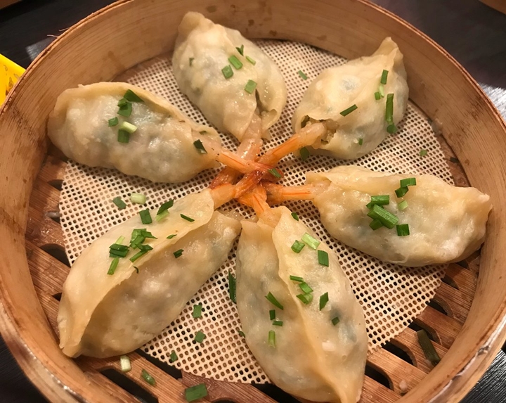 향긋한 육즙이 퍼지는 중국식 수제만두