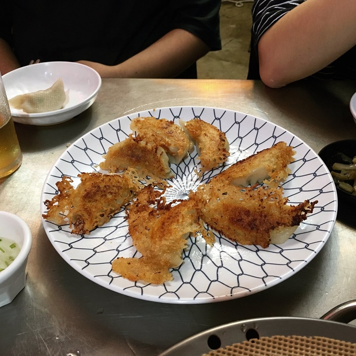 향긋한 육즙이 퍼지는 중국식 수제만두