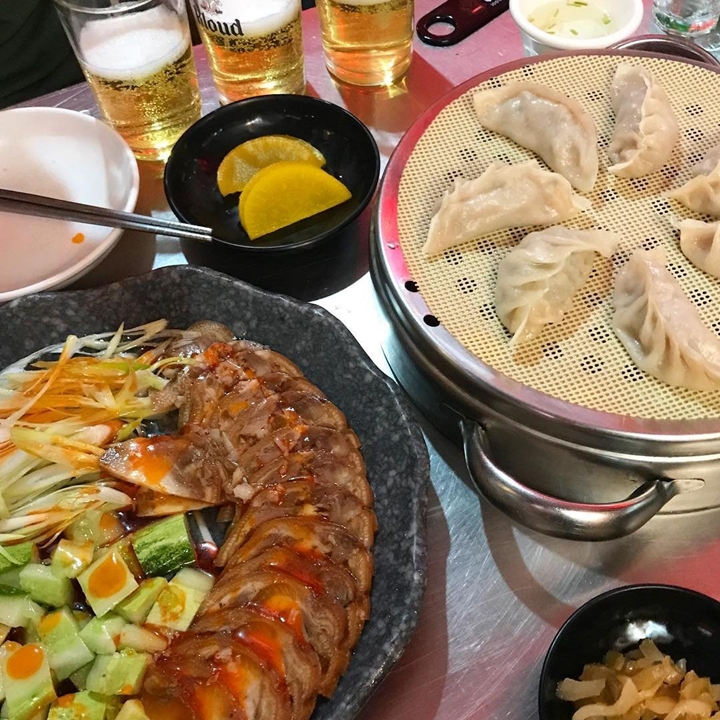 향긋한 육즙이 퍼지는 중국식 수제만두