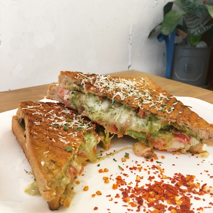 따뜻한 그릴드 샌드위치 맛집